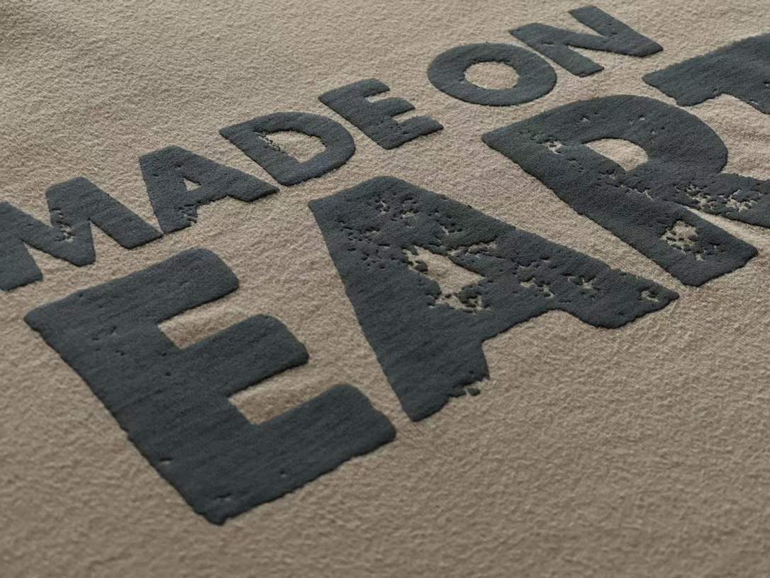 VETEMENTS Made On Earth T-shirt