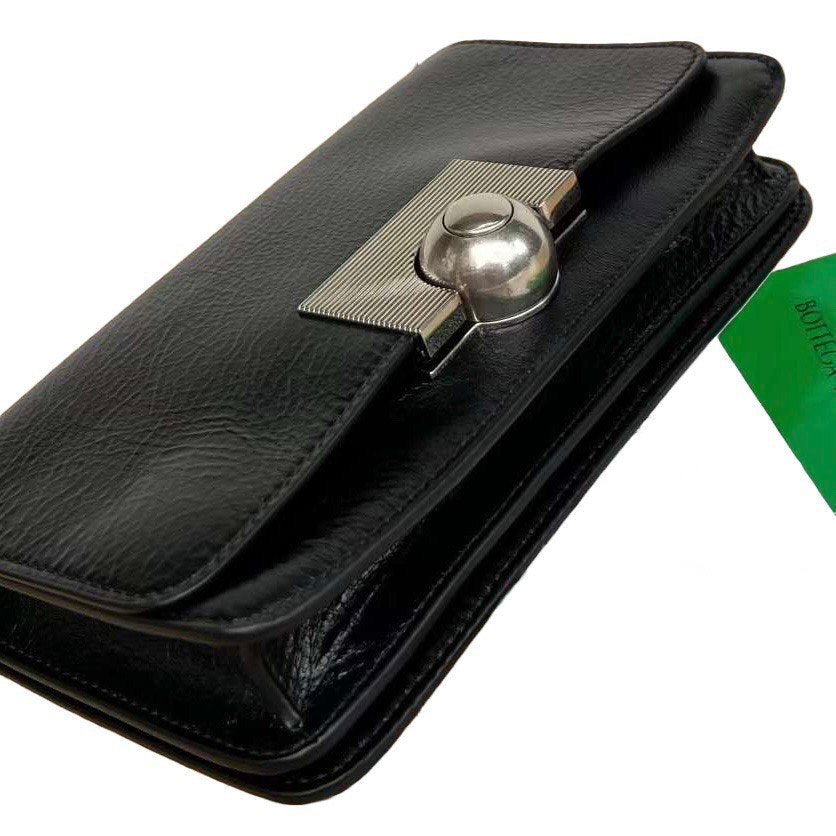 BOTTEGA VENETA  Leather Handbag In Black In Small Size