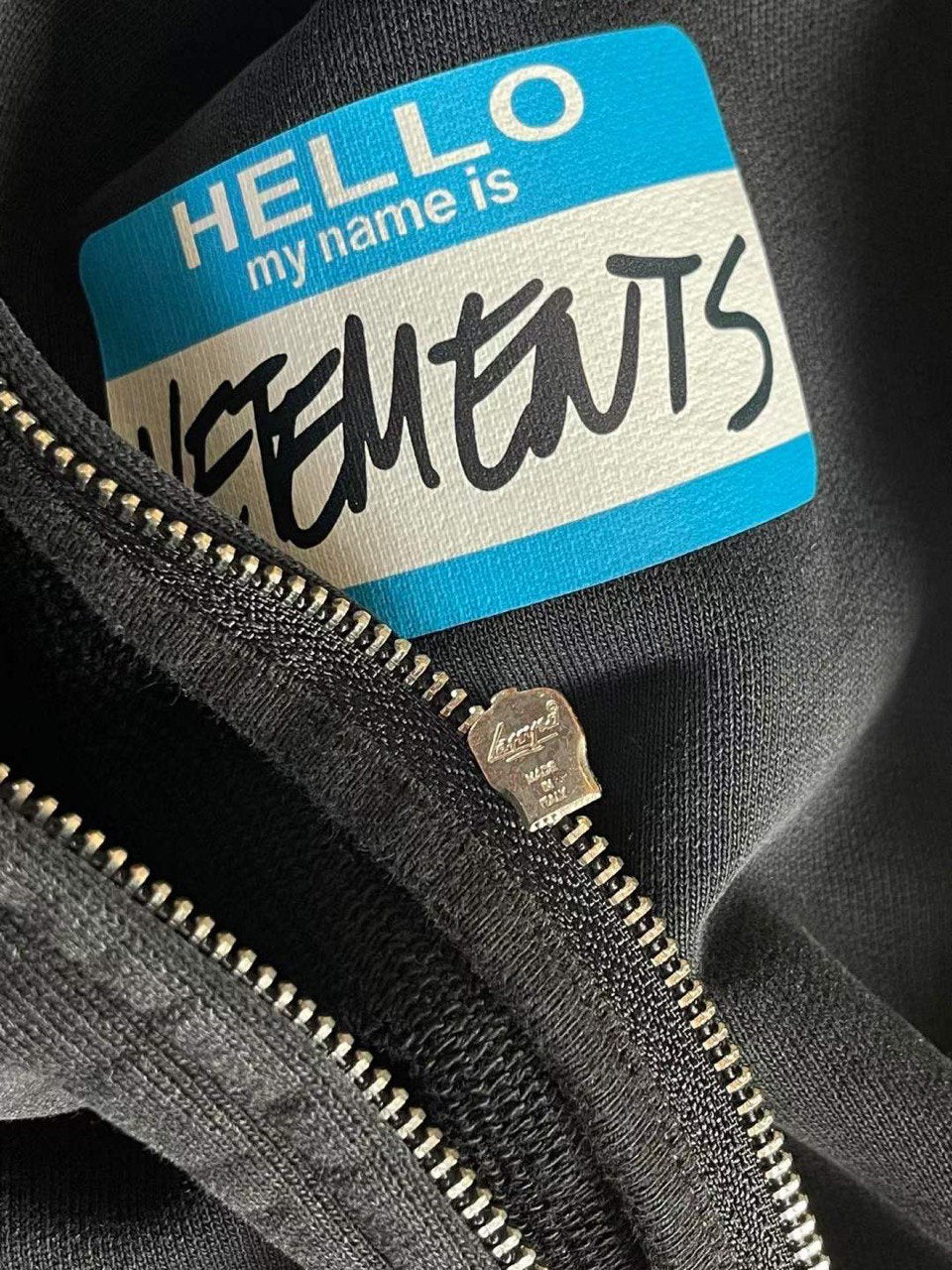 VETEMENTS Logo Print Zip Up Hoodie