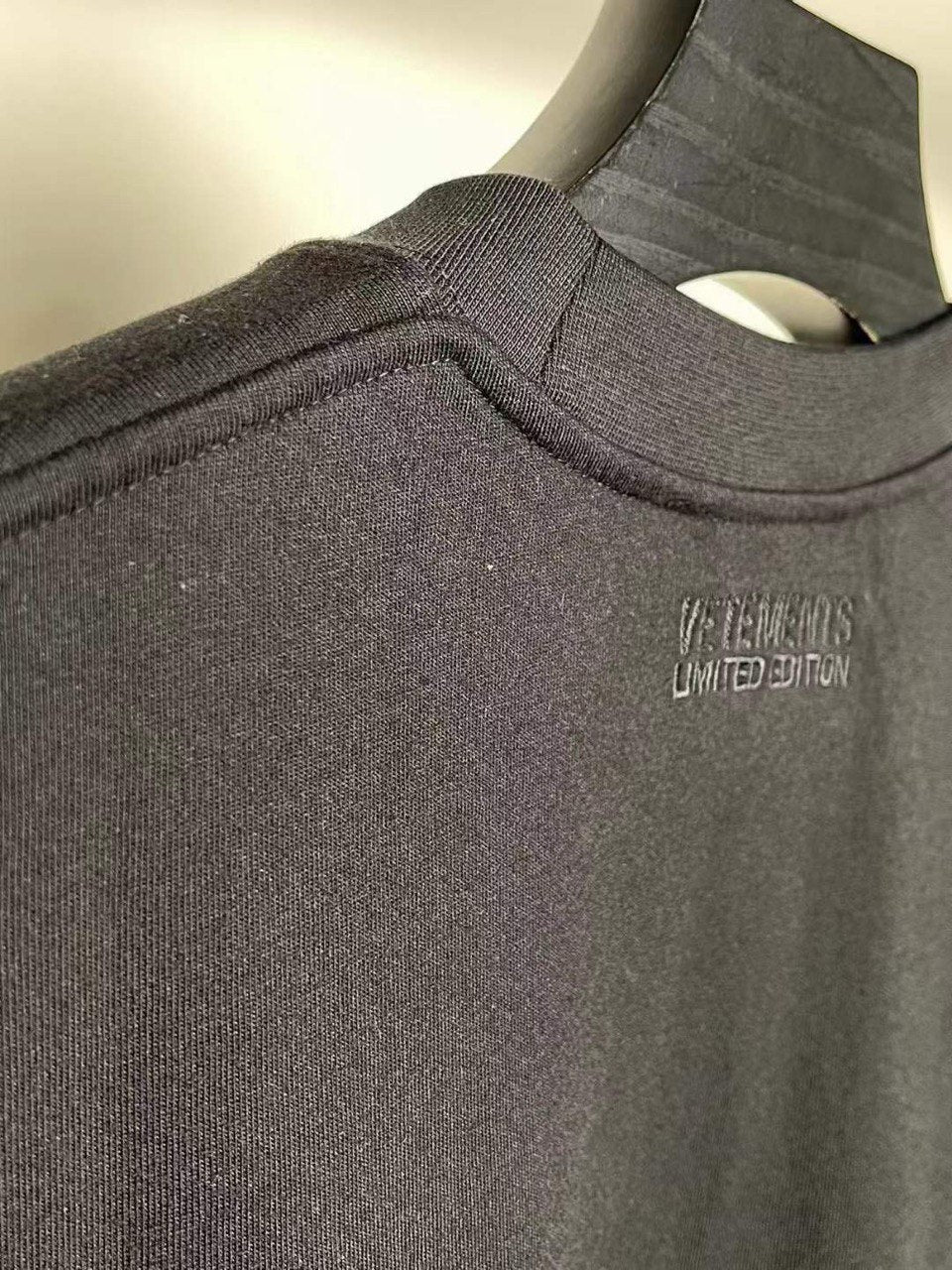 VETEMENTS  Kissing Bunnies T-shirt